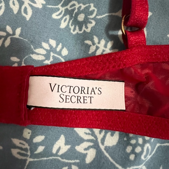 Victoria Secret Bra, Size 30A - Picture 3 of 3
